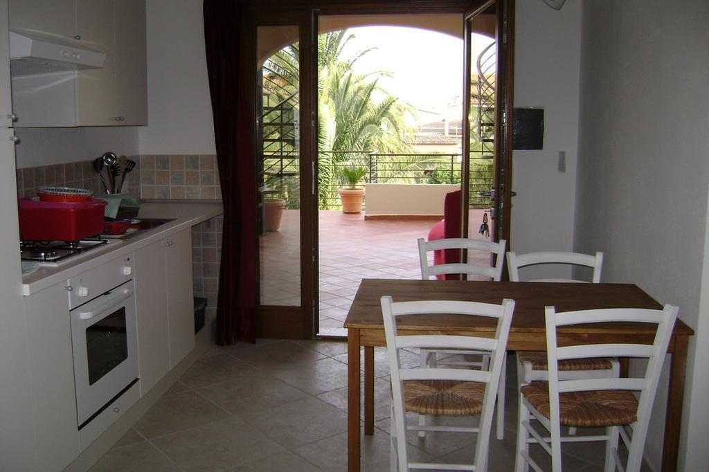 Casa Di Livia Apartamento SantʼAnna Arresi Exterior foto